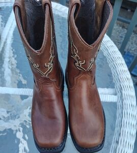 Women's Justin Boots size 6.5B.